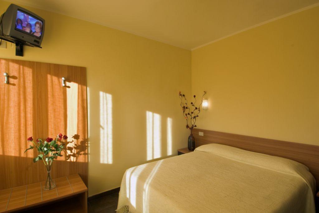Hotel Il Cavaliere Nero Tirrenia Room photo