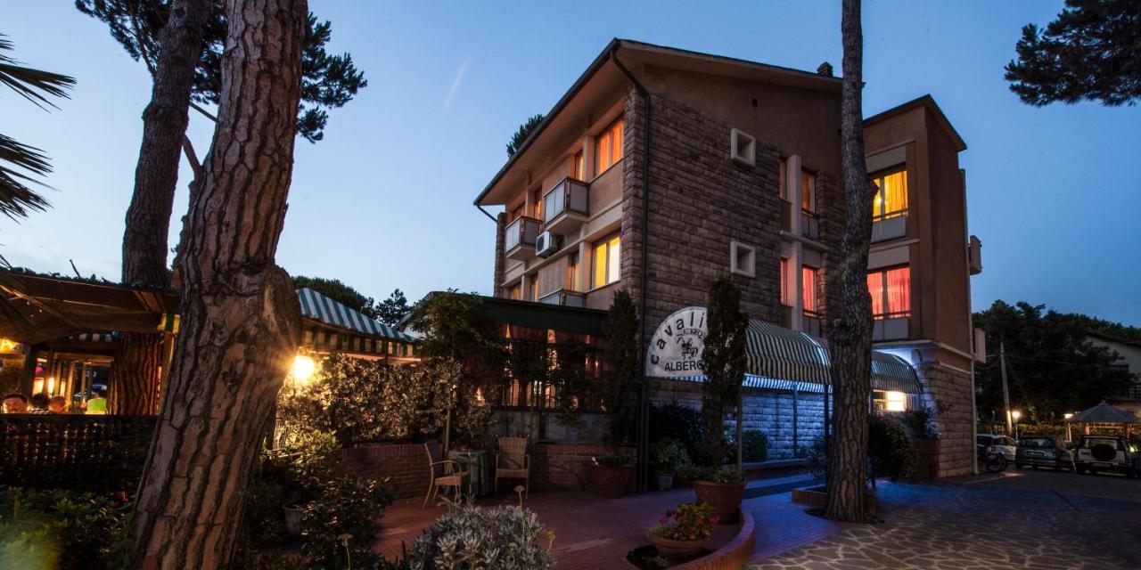 Hotel Il Cavaliere Nero Tirrenia Exterior photo