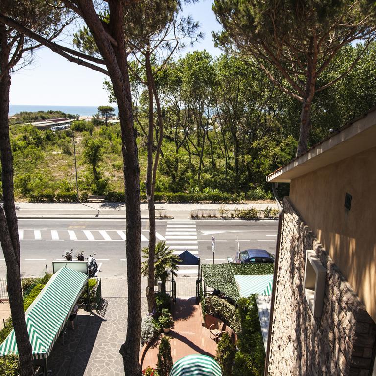 Hotel Il Cavaliere Nero Tirrenia Exterior photo