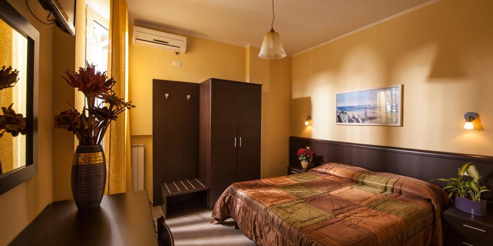 Hotel Il Cavaliere Nero Tirrenia Exterior photo